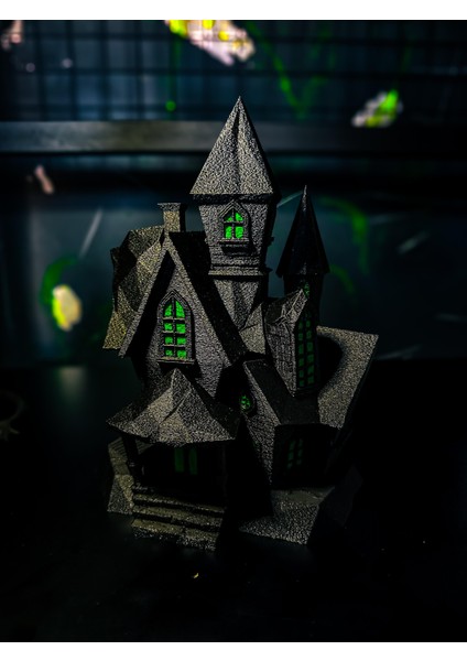 Siyah Peri Şatosu – Yeşil Cam Detaylı Dekoratif Masa Süsü