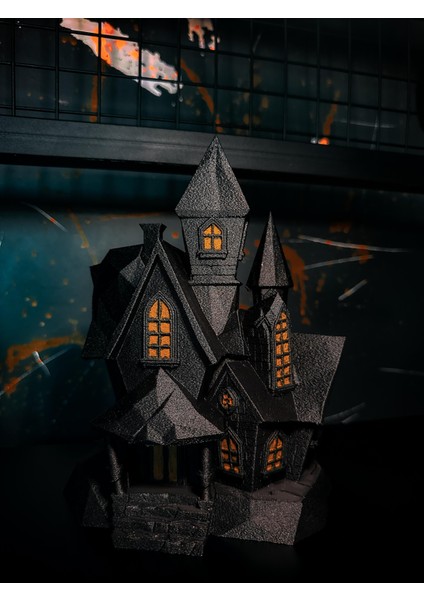 Siyah Peri Şatosu – Yeşil Cam Detaylı Dekoratif Masa Süsü fiyatları