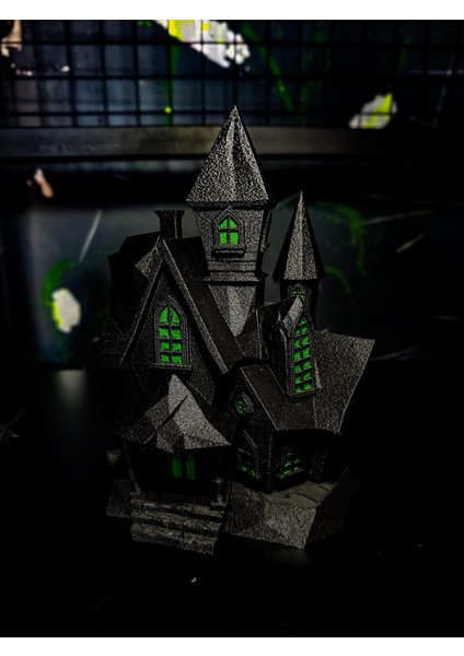 Siyah Peri Şatosu – Yeşil Cam Detaylı Dekoratif Masa Süsü modelleri