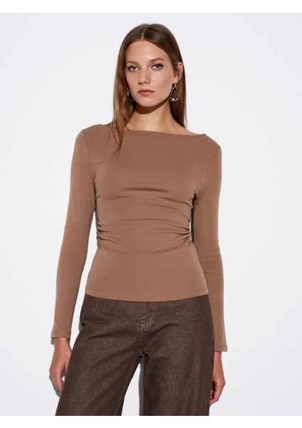 31401 Büzgülü Kayık Yaka Top-Vizon