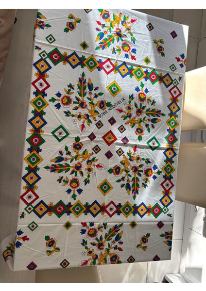 Kolay Temizlenebilir Çiçek Desenli Pamuklu Masa Örtüsü 170X170 cm – Çeyizlik, Sofra ve Dekoratif