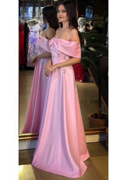 Pembe Madonna Yaka Taş Detaylı Kloş Etekli Saten Uzun Abiye Elbise 11063-06