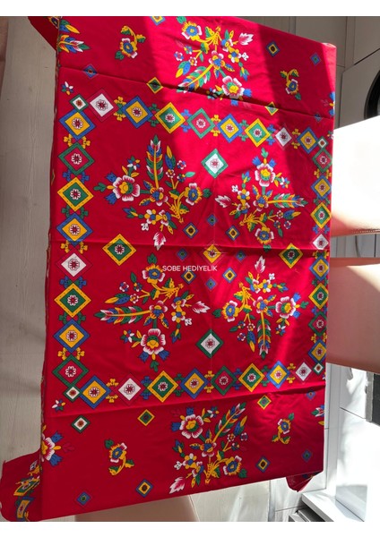 Kolay Temizlenebilir Çiçek Desenli Pamuklu Masa Örtüsü 170X170 cm – Çeyizlik, Sofra ve Dekoratif