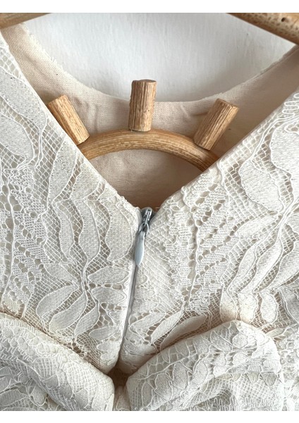 Kız Çocuk Elbise Uzun Kollu Fiyonklu Dantel Detaylı Sırt Baglamalı Bayramlık ve Özel Gün Elbisesi fırsatları