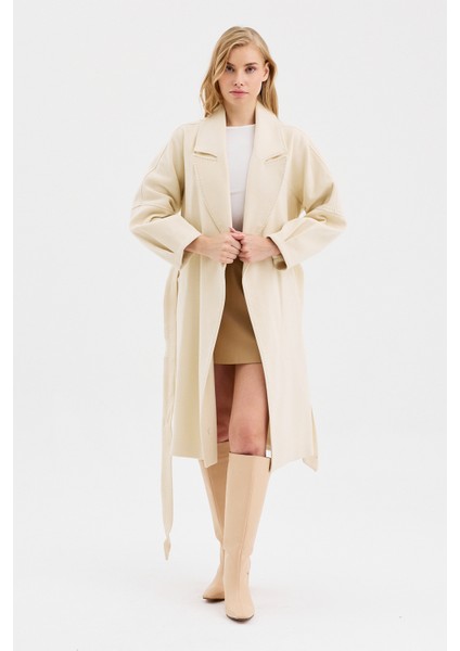 Kadın Oversize Çift Cepli Kısa Kaşe Kaban modelleri