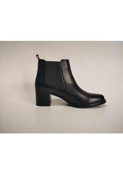 Kadın Hakiki Deri Siyah Lastikli Topuklu Bot