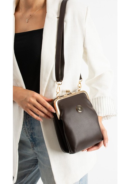 Kadın Burslu Gold Aksesuarlı Ayarlanabilir Çapraz Askılı Suni Deri Omuz ve Çapraz Çanta 1433 modelleri