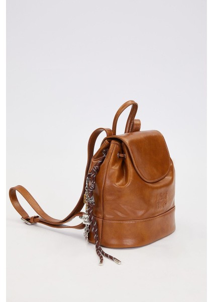 Büzgü Kapamalı, Charm Aksesuar Detaylı Kadın Sırt Çantası 930301 Camel fiyatları