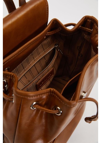 Büzgü Kapamalı, Charm Aksesuar Detaylı Kadın Sırt Çantası 930301 Camel modelleri