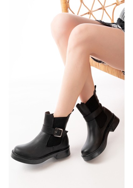 02-2004 Siyah Toka Aksesuarlı Lastikli Günlük Kadın Bot modelleri