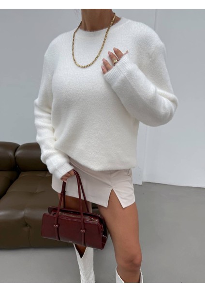 Kadın Oversize Standart Beden Bisiklet Yaka Yumoş Pamuklu Kazak Beyaz fiyatları