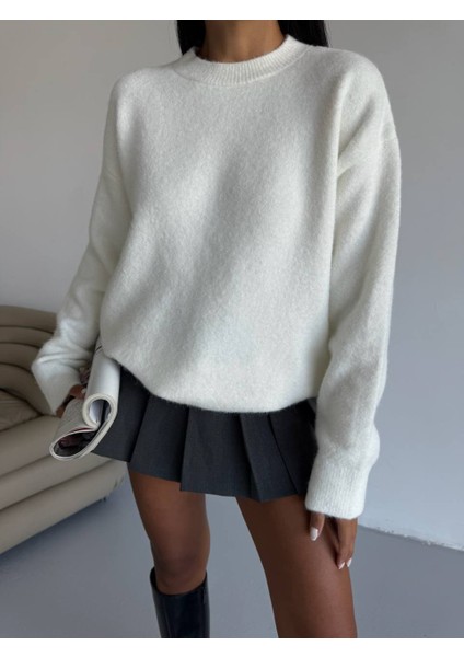 Kadın Oversize Standart Beden Bisiklet Yaka Yumoş Pamuklu Kazak Beyaz indirimleri