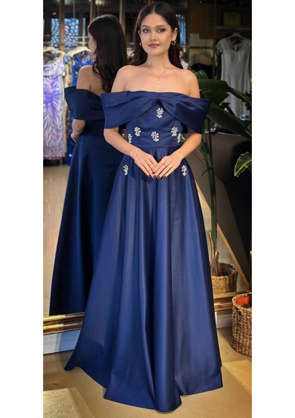 Lacivert Madonna Yaka Taş Detaylı Kloş Etekli Saten Uzun Abiye Elbise 11063-05 indirimleri
