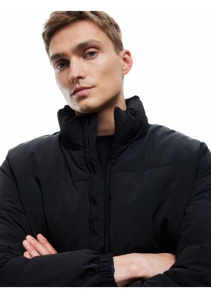 Dik Yaka Cep Detaylı Fermuarlı Şişme Mont modelleri