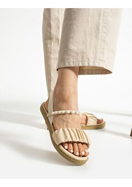 Bej İncili Lastikli Sandalet