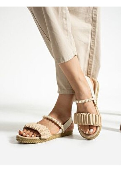 Bej İncili Lastikli Sandalet