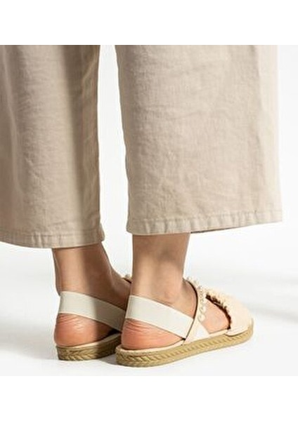 Bej İncili Lastikli Sandalet