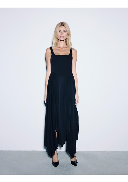 Flora Pileli Siyah Kadın Elbise