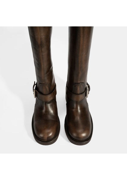 Kadın Kahve Metal Toka Detaylı Deri Çizme