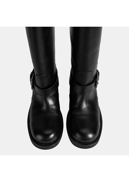 Kadın Siyah Metal Toka Detaylı Deri Çizme