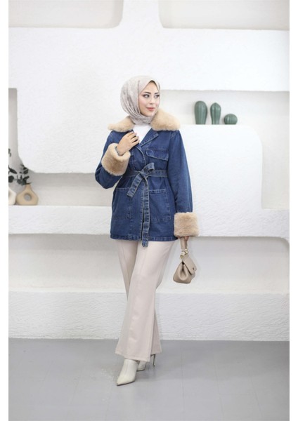 81185 Yakası ve Kol Uçları Kürk Detaylı Kuşaklı Kot Ceket