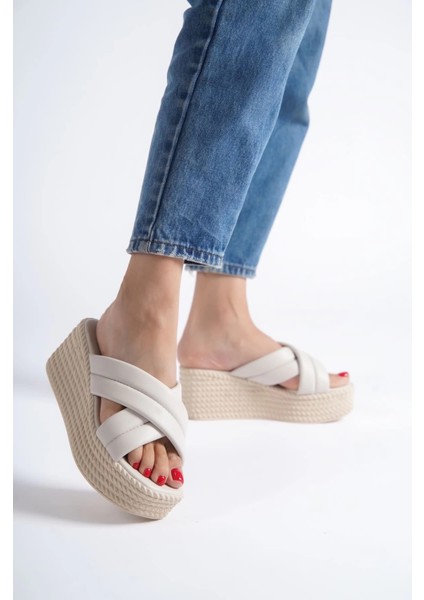 Joymıx Dolgu Topuklu Ortopedik Taban Hasır Görünümlü Kadın Terlik Kt - Krem