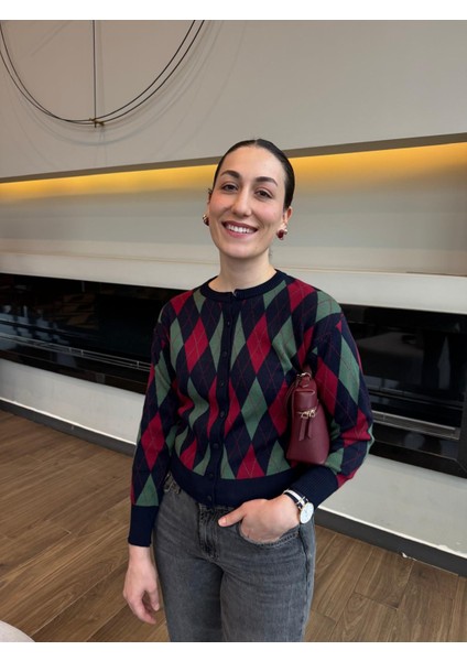 Baklava Desenli Düğmeli Uzun Kollu Hırka