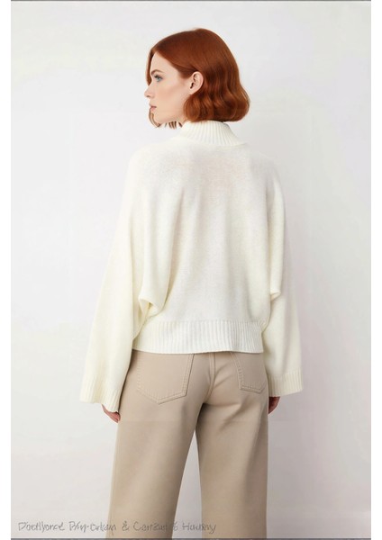 Kadın Basic Siluet Oversize Dik Yaka Ispanyol Kol Akrilik Triko Kazak Konforlu ve Modern Kaliteli modelleri