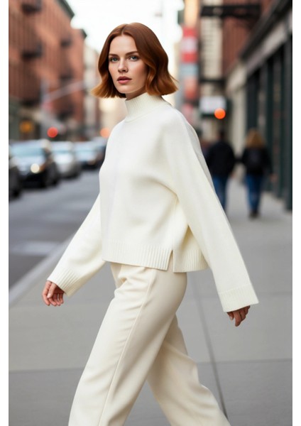 Kadın Basic Siluet Oversize Dik Yaka Ispanyol Kol Akrilik Triko Kazak Konforlu ve Modern Kaliteli fırsatları