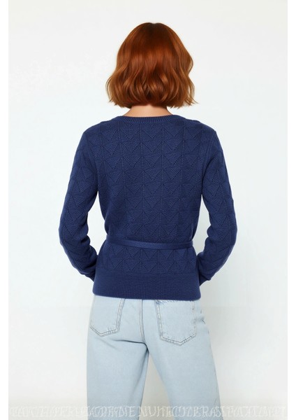 Kadın Triko Kazak Kruvaze Yaka Regular Kesim Ajurlu Dokuma Kışlık Şık ve Konforlu Günlük Stil modelleri