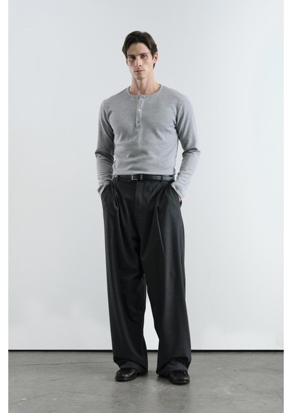 Çizgili Klasik Pilili Siyah Pantolon