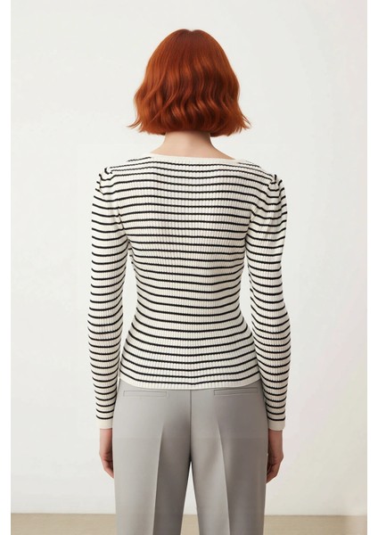 Şık Kadın Ekru Çizgili Kare Yaka Uzun Kol Fitted Triko Kazak %100 Akrilik Bahar Stili Kaliteli modelleri