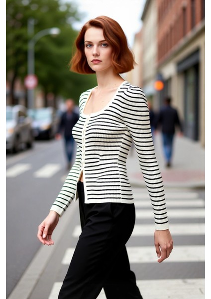 Şık Kadın Ekru Çizgili Kare Yaka Uzun Kol Fitted Triko Kazak %100 Akrilik Bahar Stili Kaliteli fırsatları