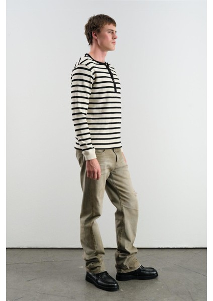 Kalın Çizgili Yarım Patlı Siyah T-Shırt modelleri