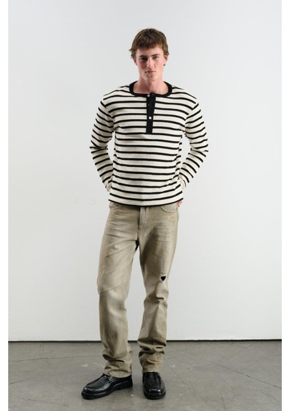 Kalın Çizgili Yarım Patlı Siyah T-Shırt fırsatları