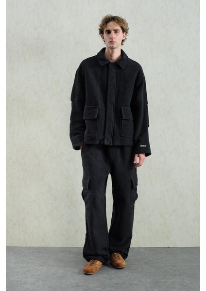 Jakar Desenli Siyah Ceket