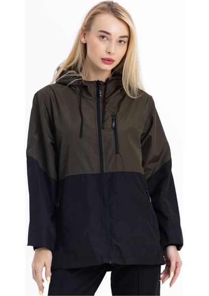 İçi Astarlı Su ve Rüzgar Geçirmez Cepli Kadın Yağmurluk