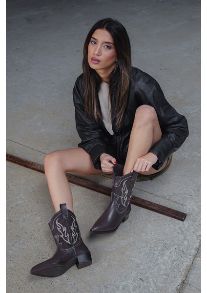 Kadın Sivri Burun Nakışlı Western Bot Tevlus Kahve fiyatları