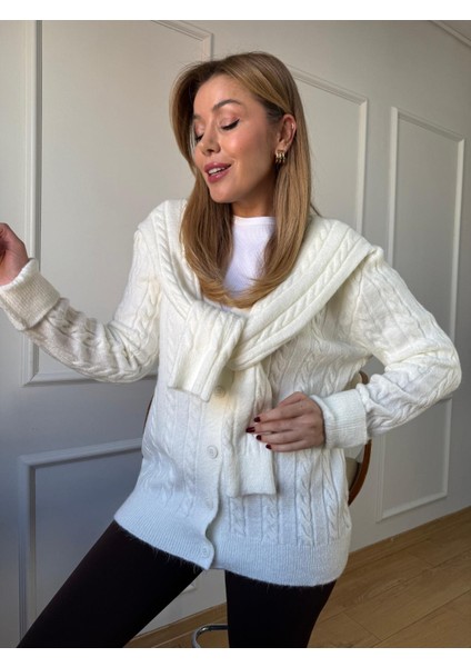 Ekru Atkılı Saç Örgüsü Hırka