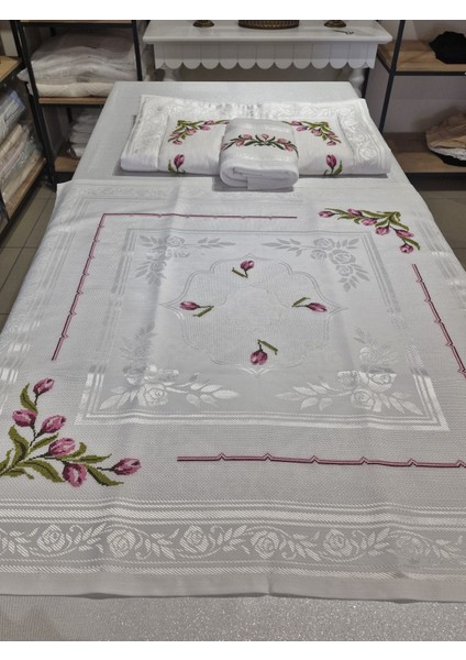 Kaneviçe Işlemeli Seccade Takımı