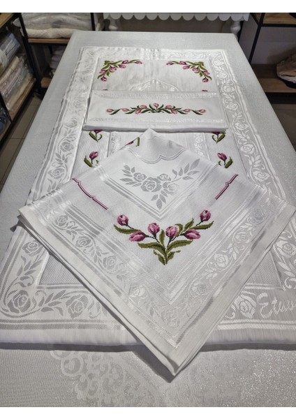 Kaneviçe Işlemeli Seccade Takımı fiyatları