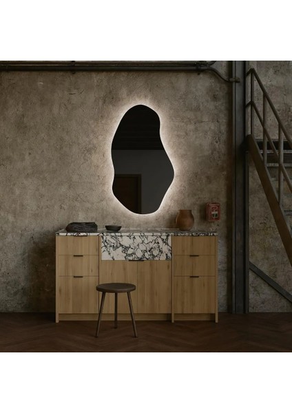 Elysia LED Ayna – Heykelsi Asimetrik Duvar Aynası