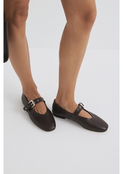 Babet 2503 - Gümüş Toka Detaylı Acı Kahve Kadın Babet