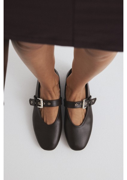 Babet 2503 - Gümüş Toka Detaylı Acı Kahve Kadın Babet