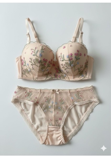 Doğal Zarafet Dantelli Çiçek Desenli Sütyen & Külot Takımı
