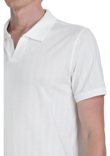 Beyaz Regular Fit Apaş Yaka Pamuklu Tişört fırsatları