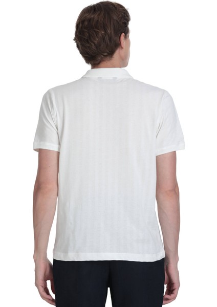 Beyaz Regular Fit Apaş Yaka Pamuklu Tişört indirimleri