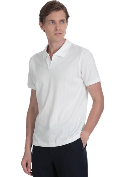 Beyaz Regular Fit Apaş Yaka Pamuklu Tişört