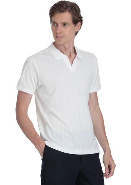 Beyaz Regular Fit Apaş Yaka Pamuklu Tişört modelleri