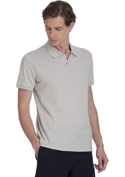 Ekru Regular Fit Apaş Yaka Pamuklu Tişört modelleri